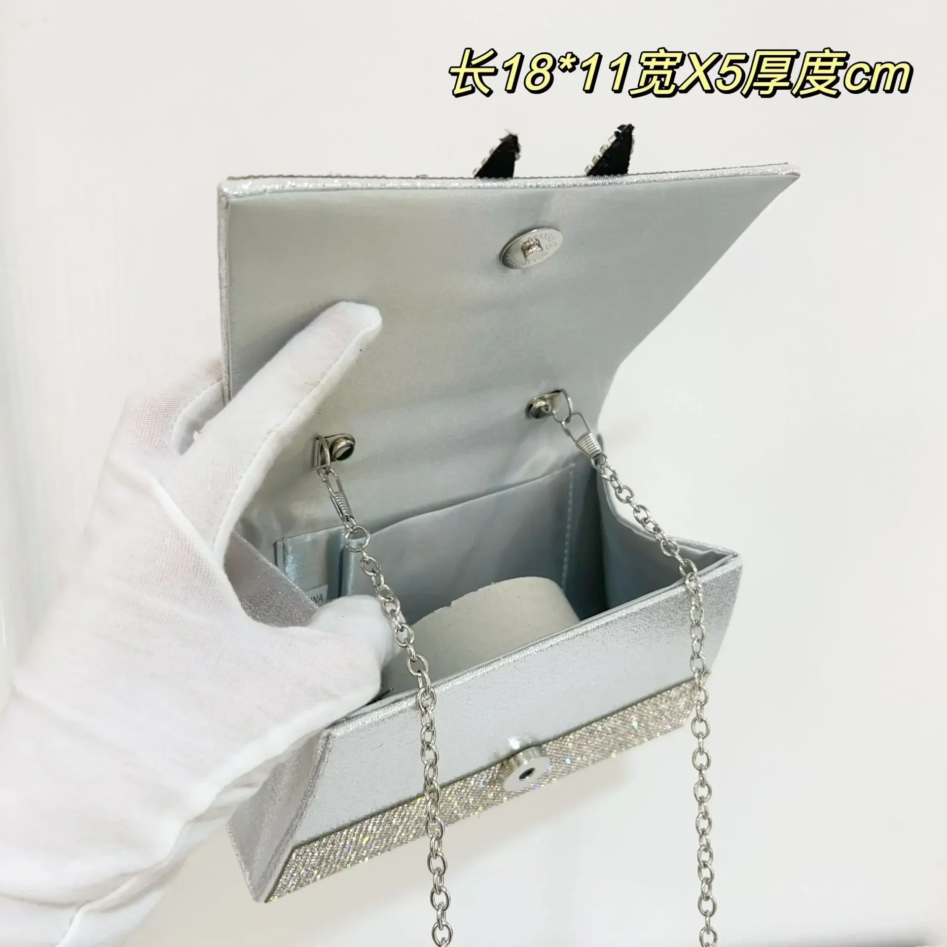 New Small Square Bag Dinner Bag Light Luxury Full Diamond Bow Handbag Shining Bridal Bag Purses and Handbags Luxury Designer