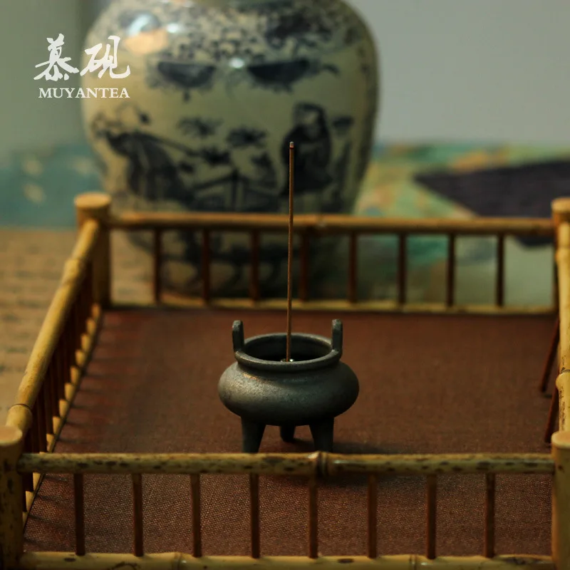 Mutao Ceramic Burner, Sticks, Sandalwood Three-Legged For Offering To Buddha, Home-Use Zen Tea Ceremony Small Incense Burner