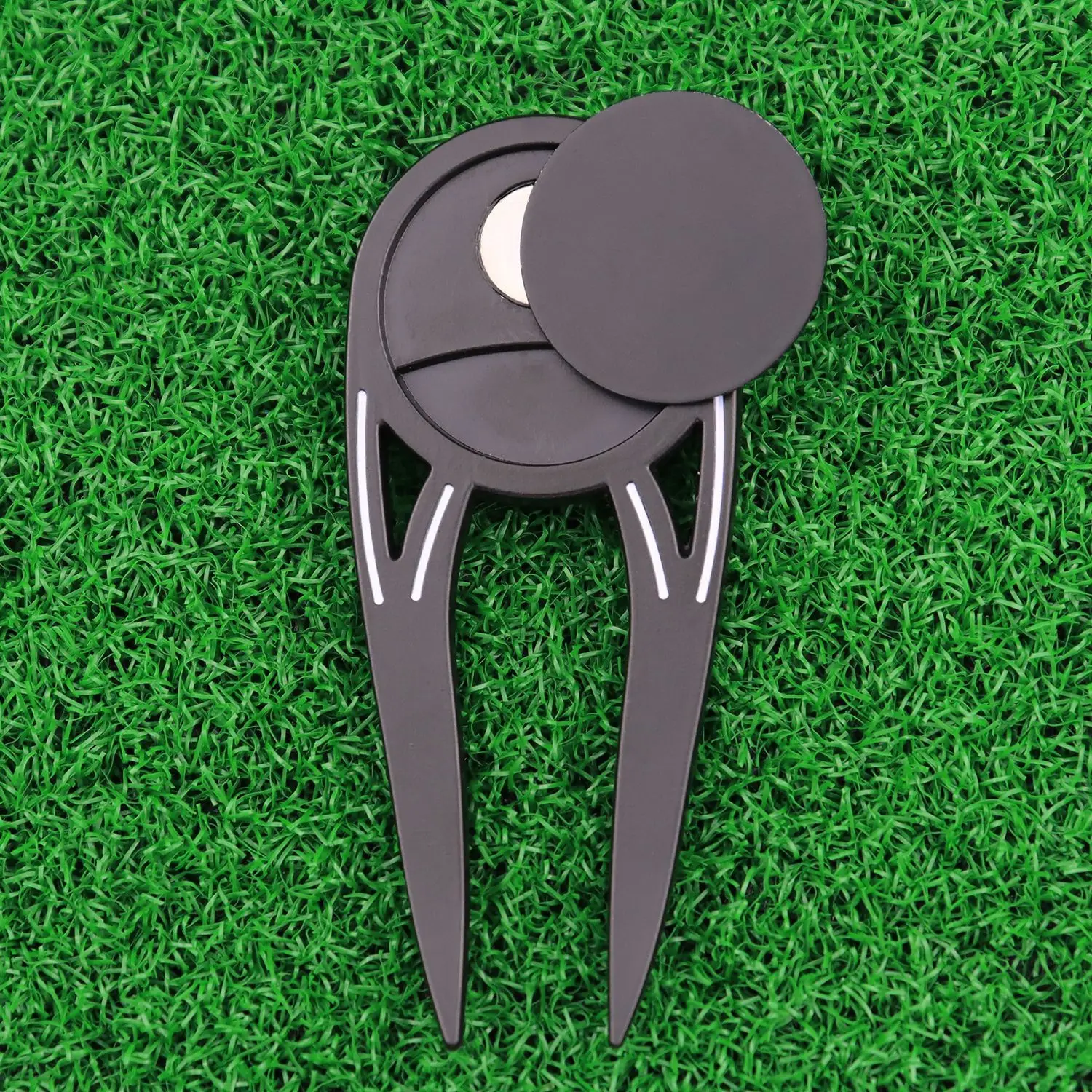 Black Golf Divot Repair Fork Built-in Back Bottle Opener Golf Fork Mark Portable Golf Accessory Souvenir Gift for Golfers