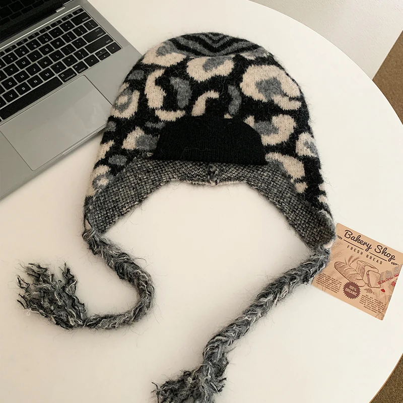 Leopardo Imprimir Torção Trança Chapéu De Lã Mulheres New Outono Inverno Virando Borda Retro Proteção de Orelha Winterproof Lei Feng Pullover Cap