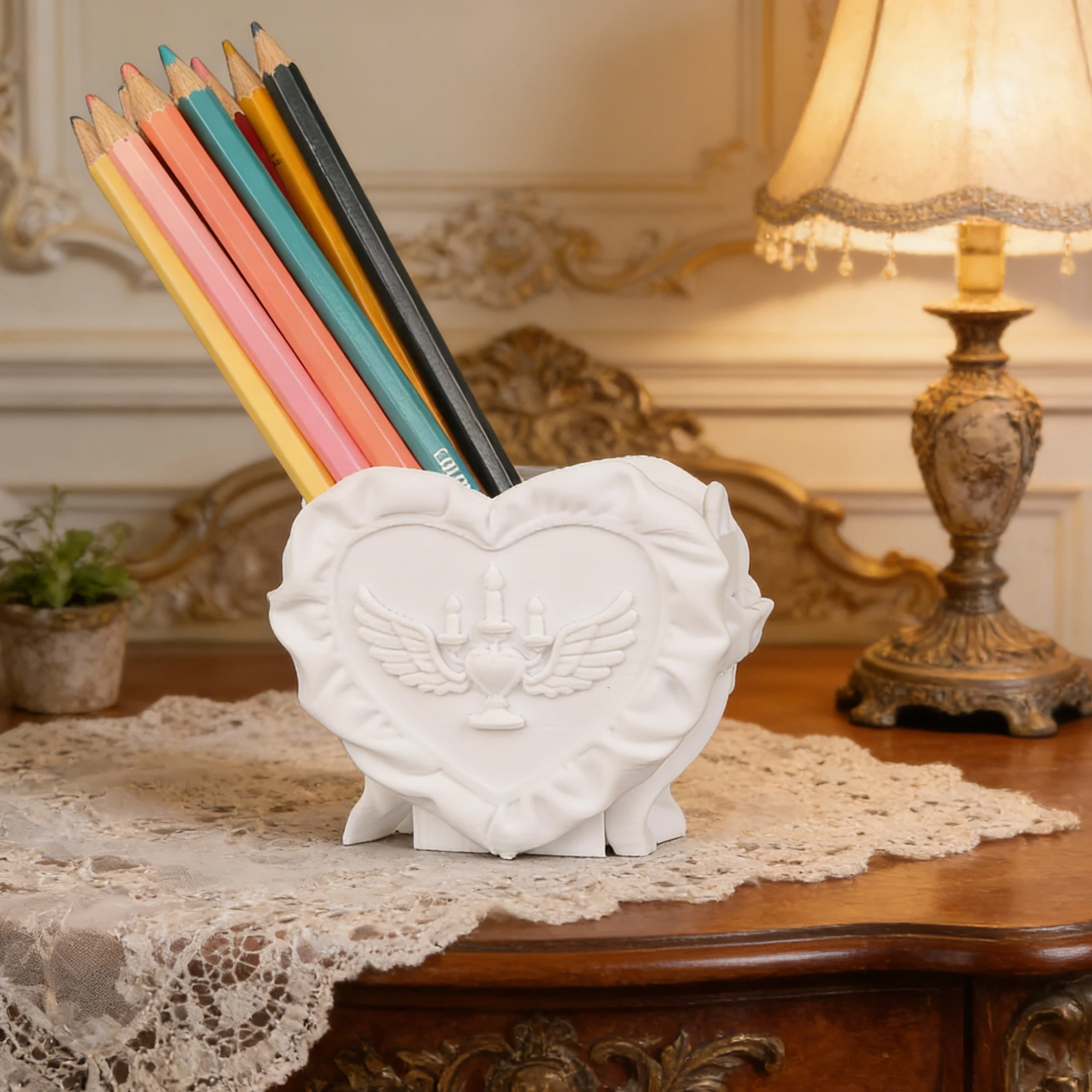 

Cross-Border Lolita Heart Wing Candelabra-Shaped Pen Holder For Sweet Gothic Retro-Style Desktop Storage Scenario