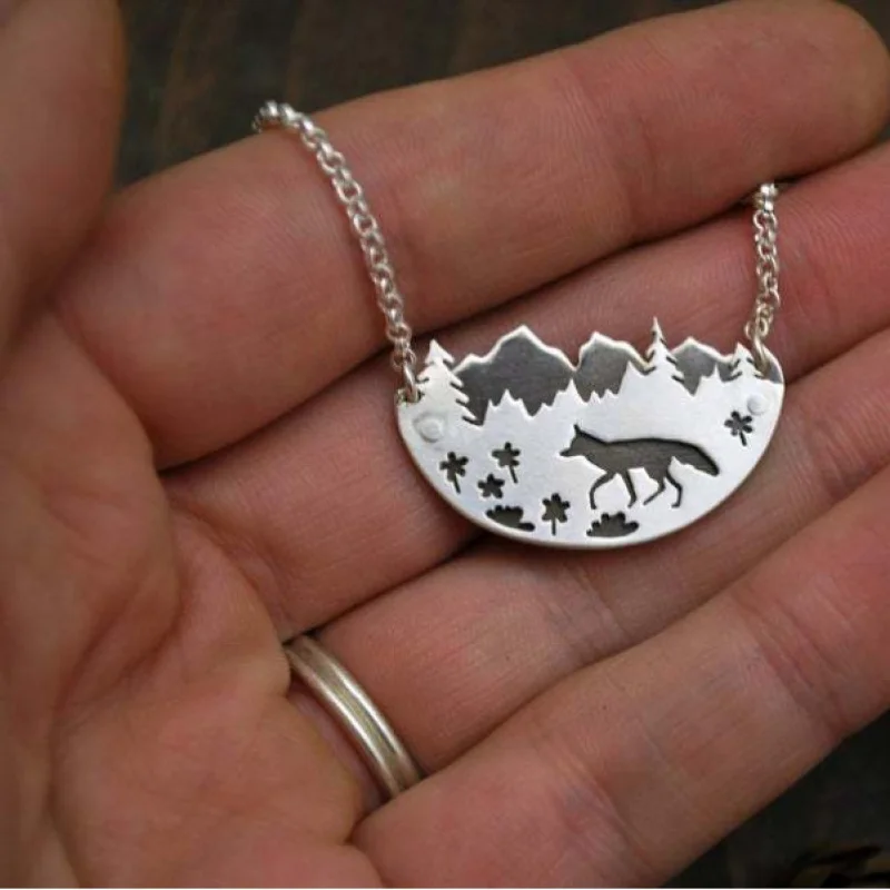 2022 Summer New Style Retro Prairie Wolf Animal Pendant Necklaces for Women Fashion Simple Women Clavicle Chain Necklace Pendant