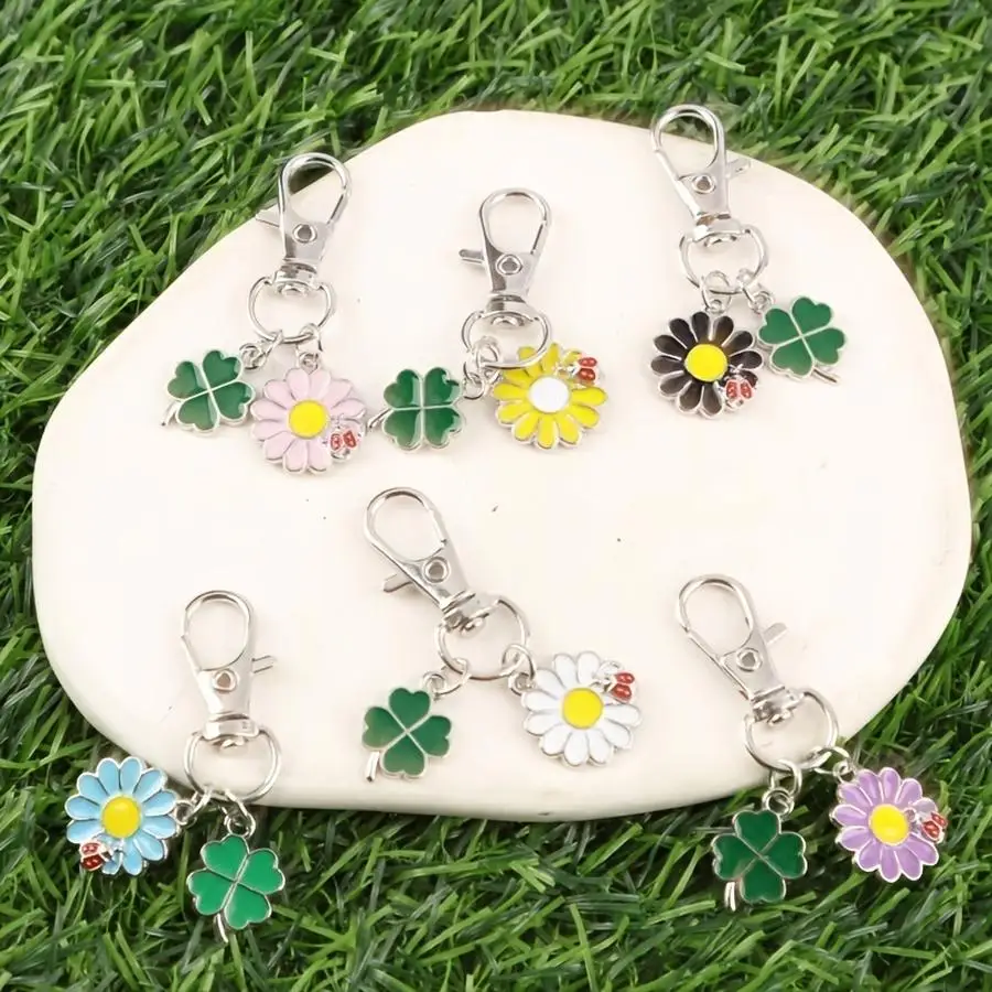 1/5/10/20/50/100pcs Fun Daisy and Four-leaf Clover Keychain Set with a Small Four-leaf Clover Card, Suitable for Decorating Clot