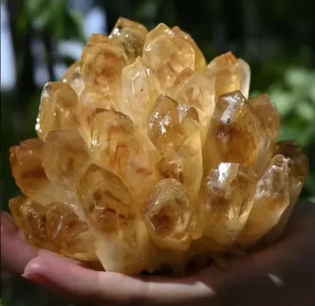 Natural yellow  cluster crystal
