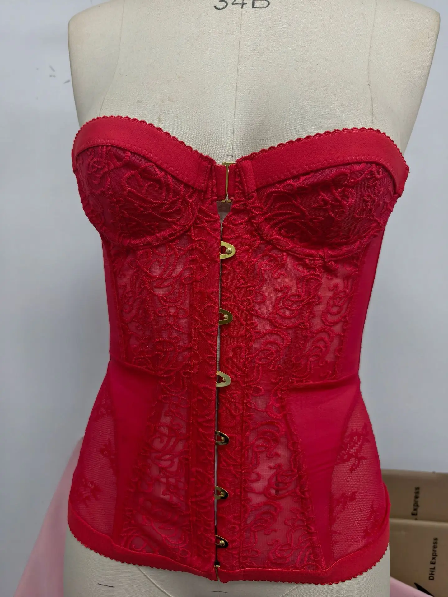 

Кружевные красные корсеты для женщин в винтажном готическом стиле, без бретелек, белые и черные бюстье, летняя модная уличная одежда, безрукавные утягивающие топы-бандо