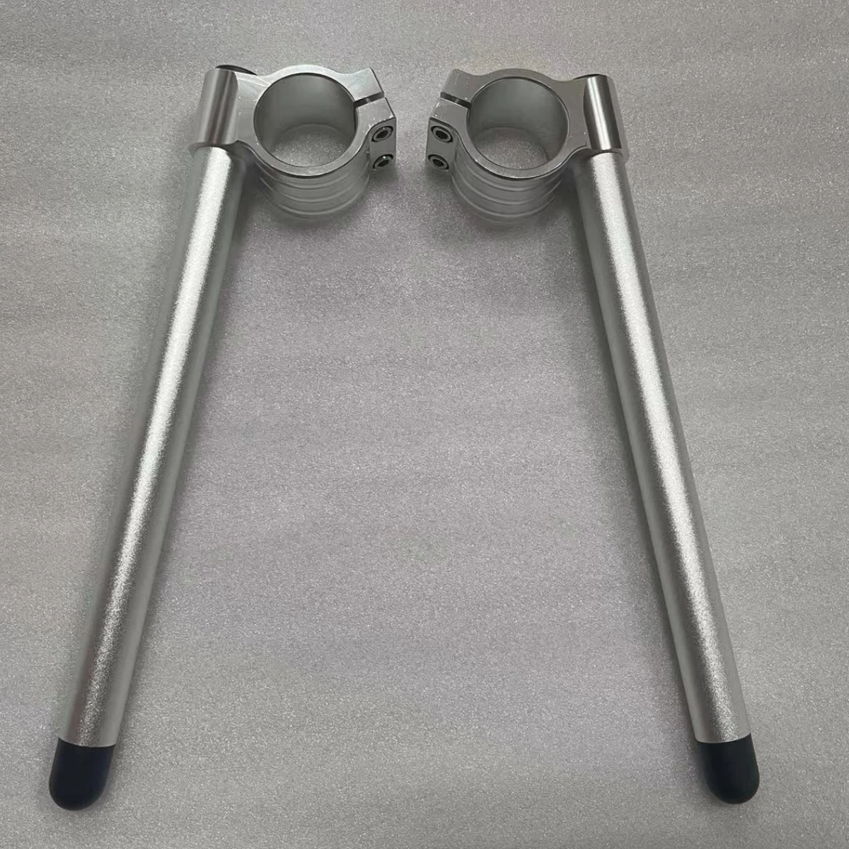 Universale Racing regolabile CNC 31 32 33 35 36 37 39 41 43 45 47 MM Clip On Ons forcella manubrio maniglia Bar Cafe Racer moto