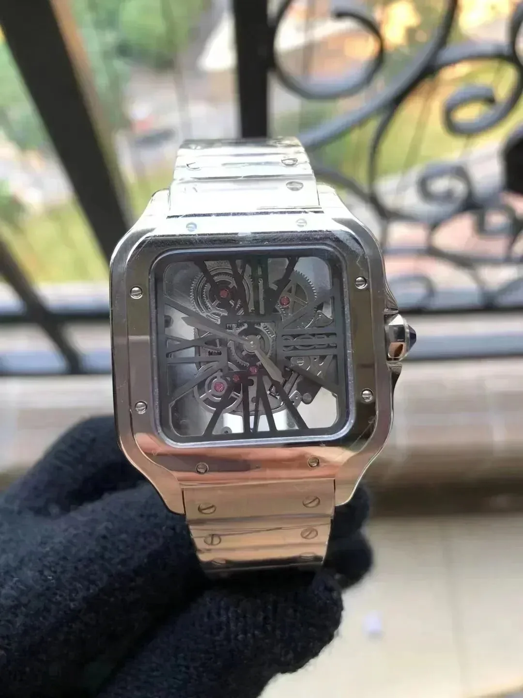 2025 ساعة كوارتز مجوفة جديدة للرجال من الفولاذ المقاوم للصدأ باللون الذهبي الوردي ساعة يد جلدية مربعة باللون الأصفر