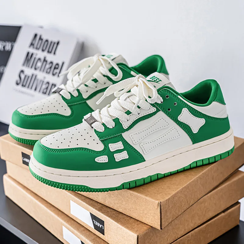 Nuevas zapatillas blancas de otoño 2025 para hombre y zapatos casuales gruesos de caña alta: livianos, que aumentan la altura y cómodos