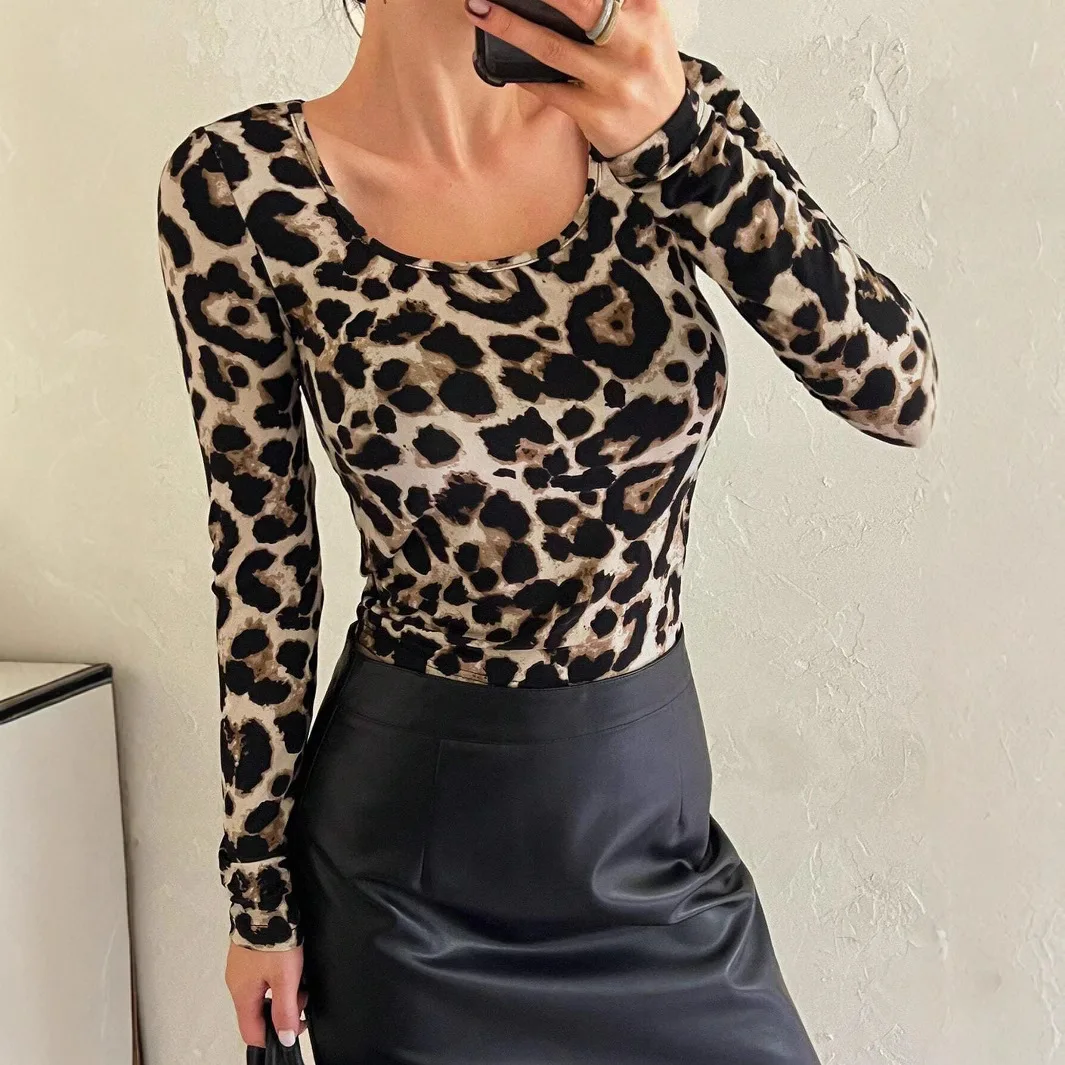 

2026 women's new daily casual versatile temperament sexy high collar slim long sleeves leopard print round neck bottoming women