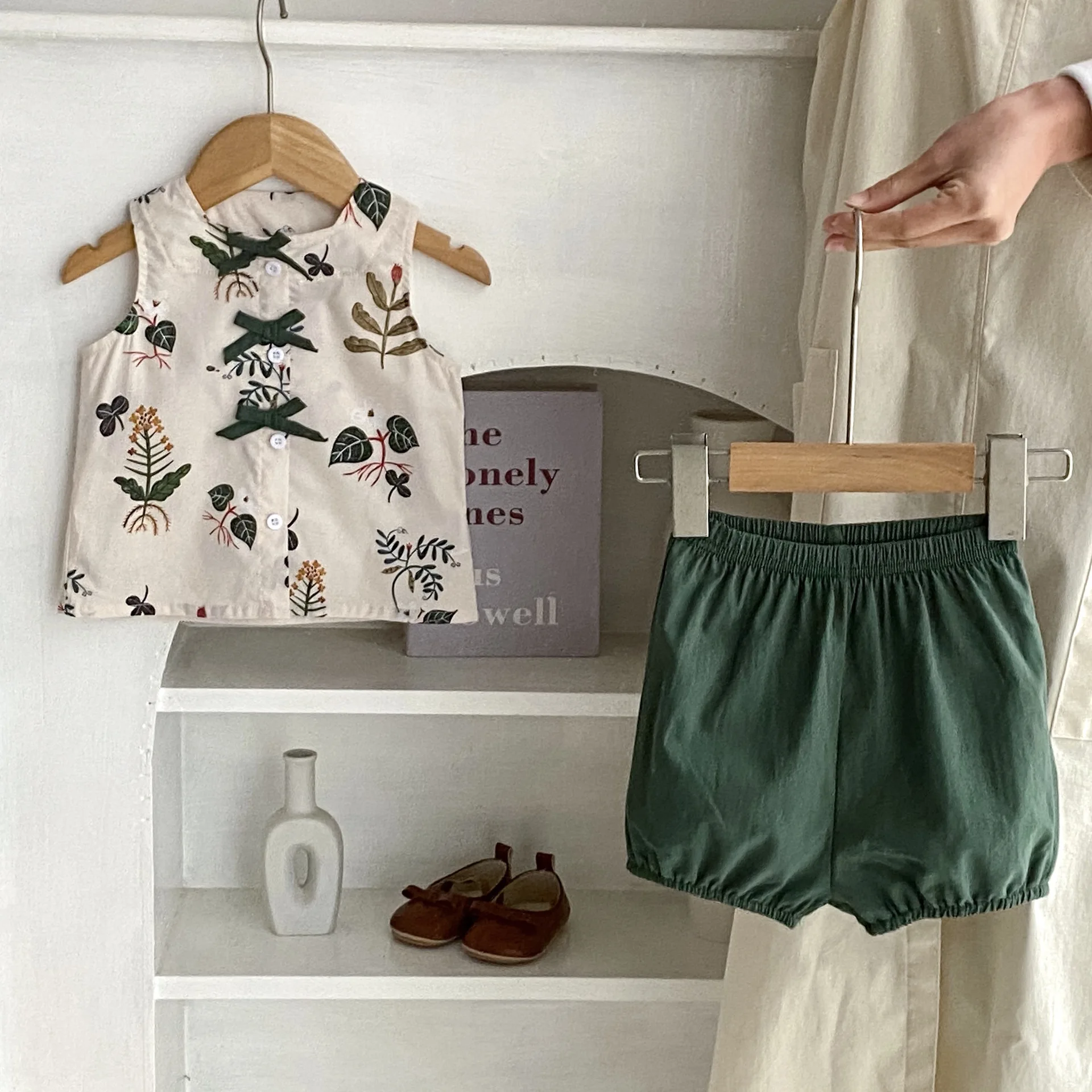 Summer New Fashion Casual Baby Clothing Short sleeved Leaf Printed Sleeveless Top for Girls+Solid Color Bread Shorts 2-piece Set