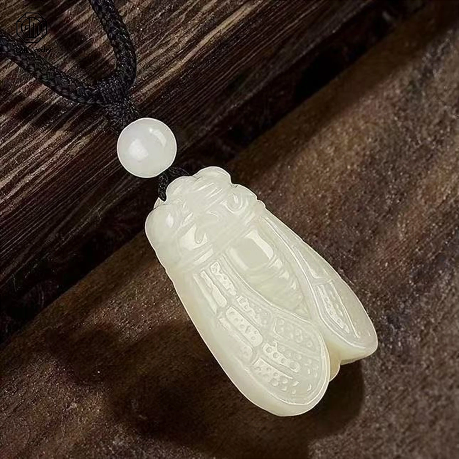 

Натуральный нефритовый кулон «Цикада» из Хэтяня – яркий символ успеха. Унисекс-украшение для вечеринок и фестивалей. Ювелирное изделие из хотанского нефрита. Подарок.