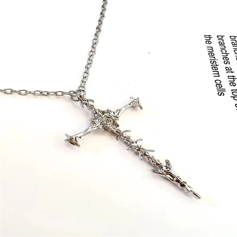 قلادة متقاطعة من الفولاذ المقاوم للصدأ - مجوهرات على شكل عظمة قوطية