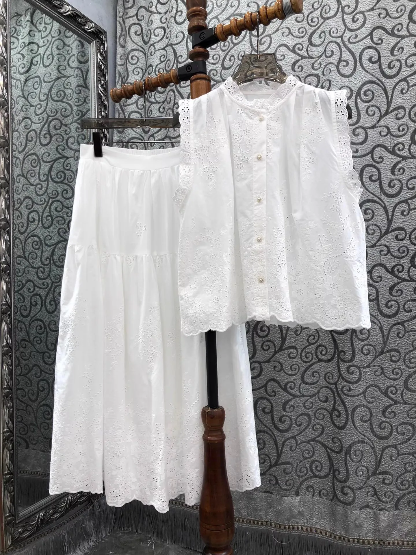New Hot Sale Long Skirt Suits 2025 Summer Fashion Style Women Hollow Out Embroidery White Tops Blouse+Long Maxi Skirt Sets 2pcs