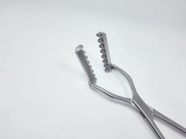 Stainless Steel laparoscopic teeth purse string clamp forceps