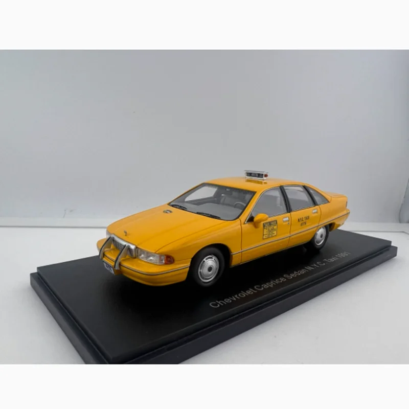

BOS 1:43 Scale CAPRICE Taxi Simulation Resin Toy Car Model Static Collection Ornament Gift Souvenir