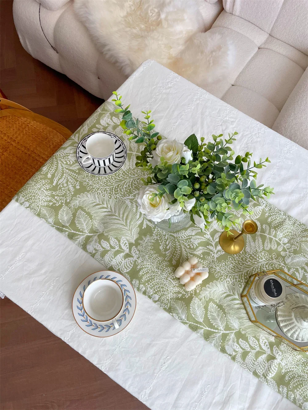 Spring Pastoral Style Table Runner with Waterproof Green Plant and Flower Print for Home Decoration Coffee Table Decor Mariage