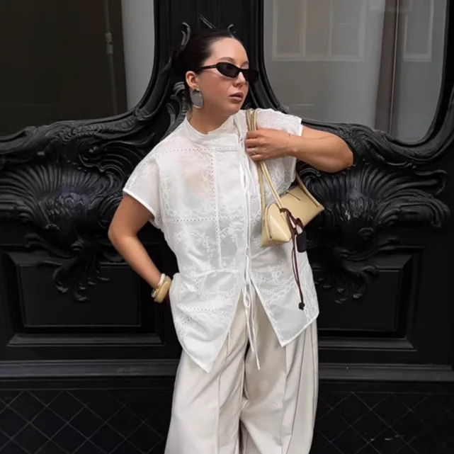 

Spring O Neck Sleeveless Tops Summer Women's Lace Embroidery Blouses Fashion Chic Female Hollow Out Shirts Loose Tops Female