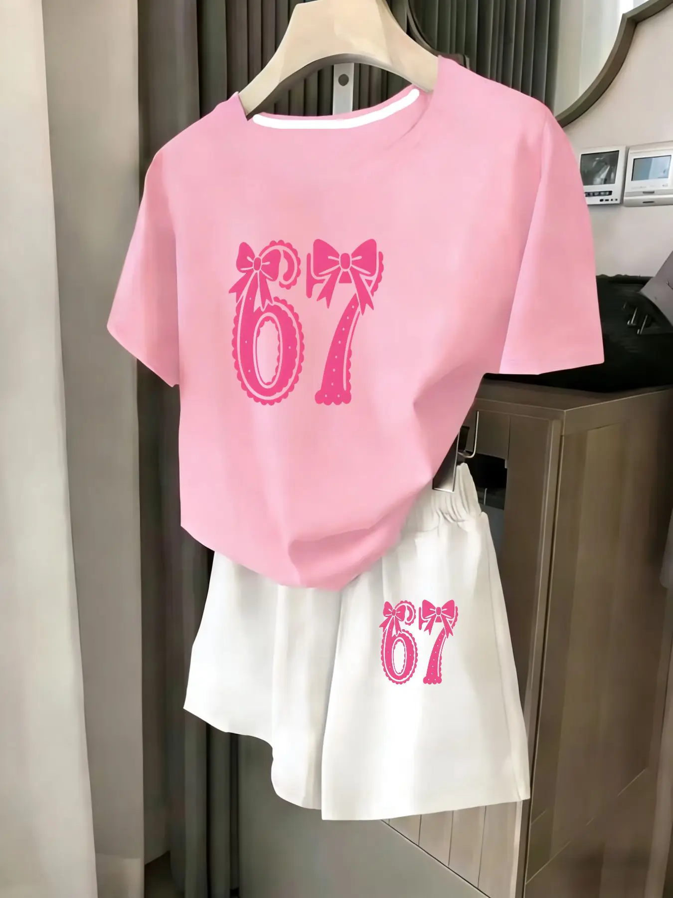 

Женский комплект из 2 предметов, летний комплект для пляжного отдыха, повседневная футболка с круглым вырезом и короткими рукавами, шорты с эластичной резинкой на талии, удобный костюм