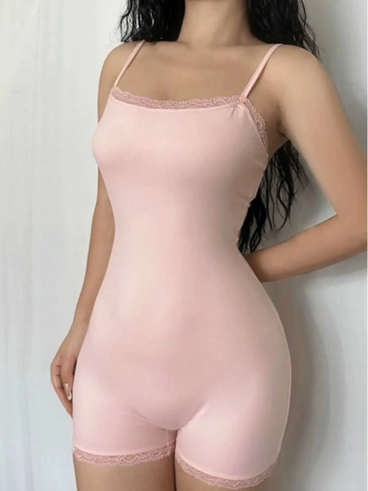 

Комбинезон больших размеров с кружевной отделкой, облегающий, с высокой талией, из полиэстера, прямой крой, тонкий, весна 2026