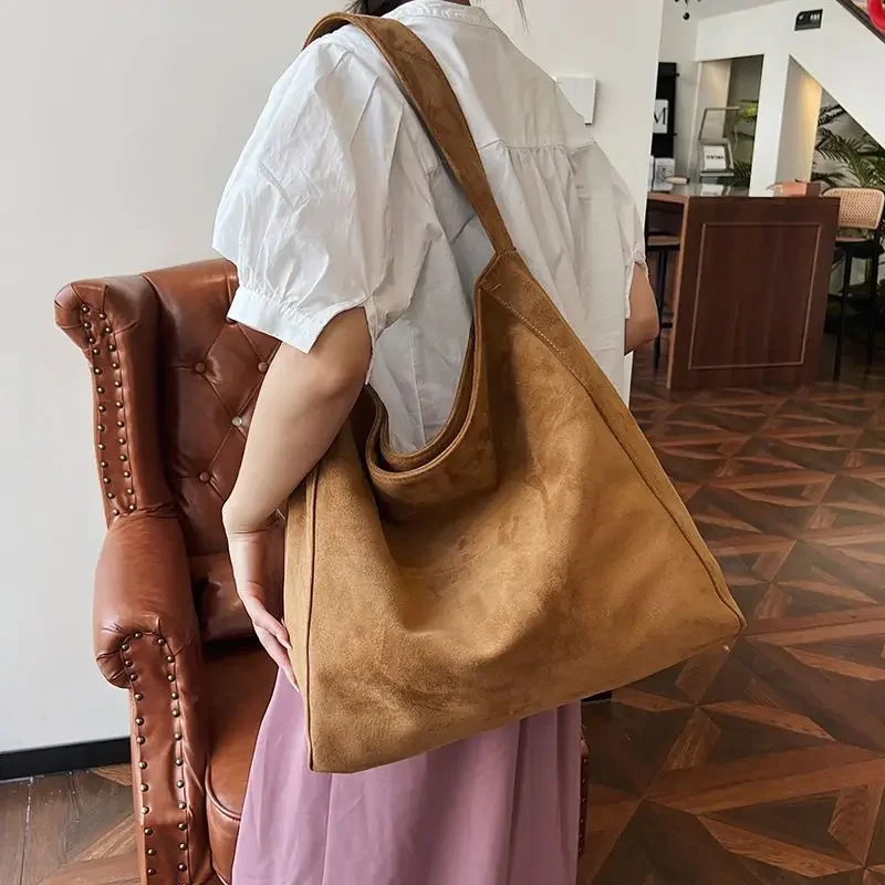 2024 New Style Summer Large Capacity Commuter Premium Ladies Brown Underarm Pure Color Nostalgia Magnetic Snap Bucket Tote Bag