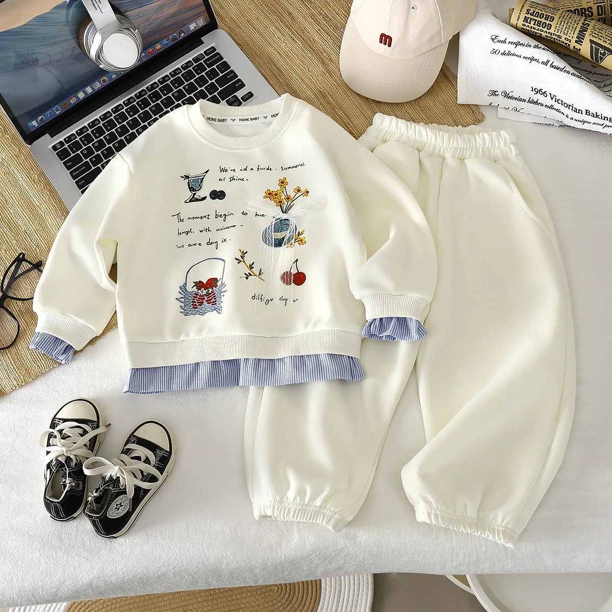 Neue Herbst-Kinderkleidungssets, Baby-Mädchen, Cartoon-Print, gestreiftes Sweatshirt mit Rüschenbündchen + Hose, 2-teiliges Freizeit-Outfit für Kinder, 2-14 Jahre – Detail 3