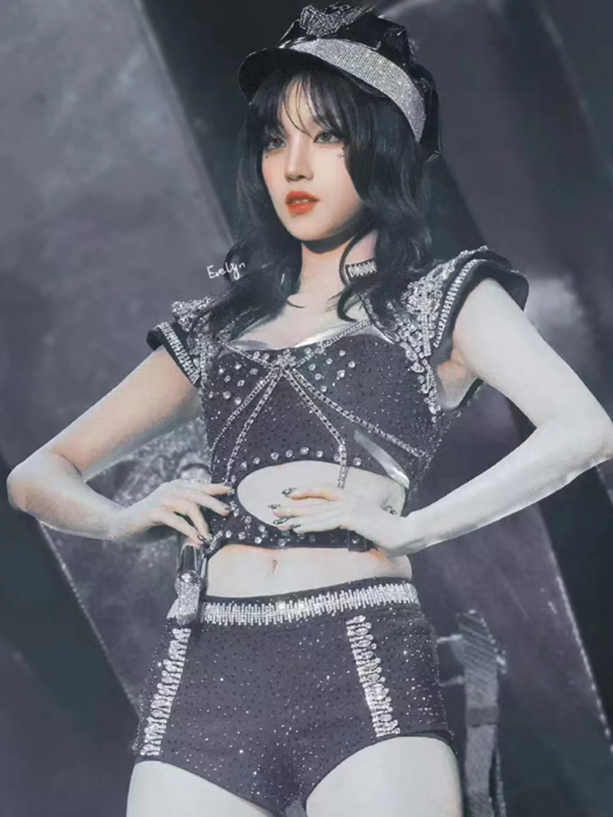 Handmade Crystal Rhinestone Stage Performance Costume for Women's Group Song Performance Suing Yuqi Jazz Dance Suit