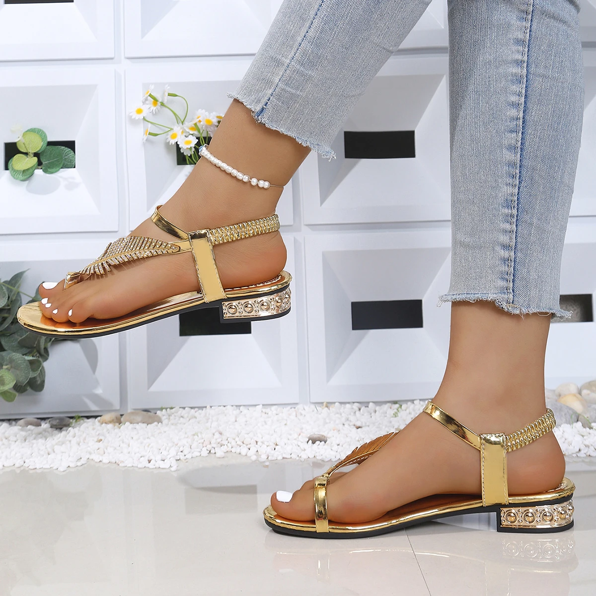 Summer Women Rhinestone Embellishment Clip-toe Fashionable Hollow Out Breathable Sandals Women Solid Color Casual Sandals