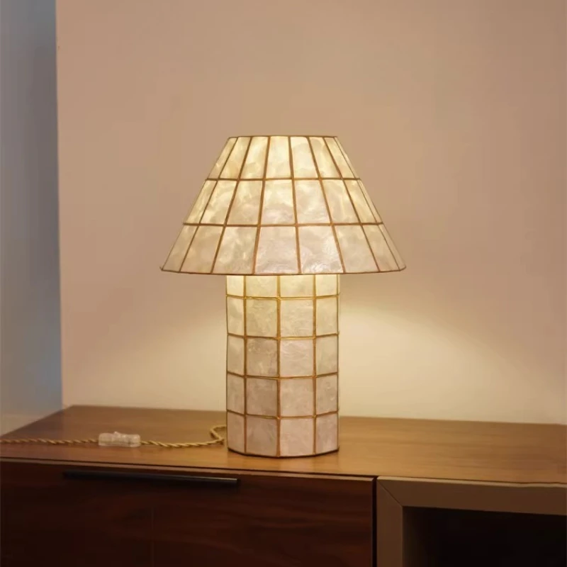 Moden Personality Brass Edge Shell Mushroom Table Lamps Art Decoration Living Room Bedroom Restaurant Office Denmark Desk Lights