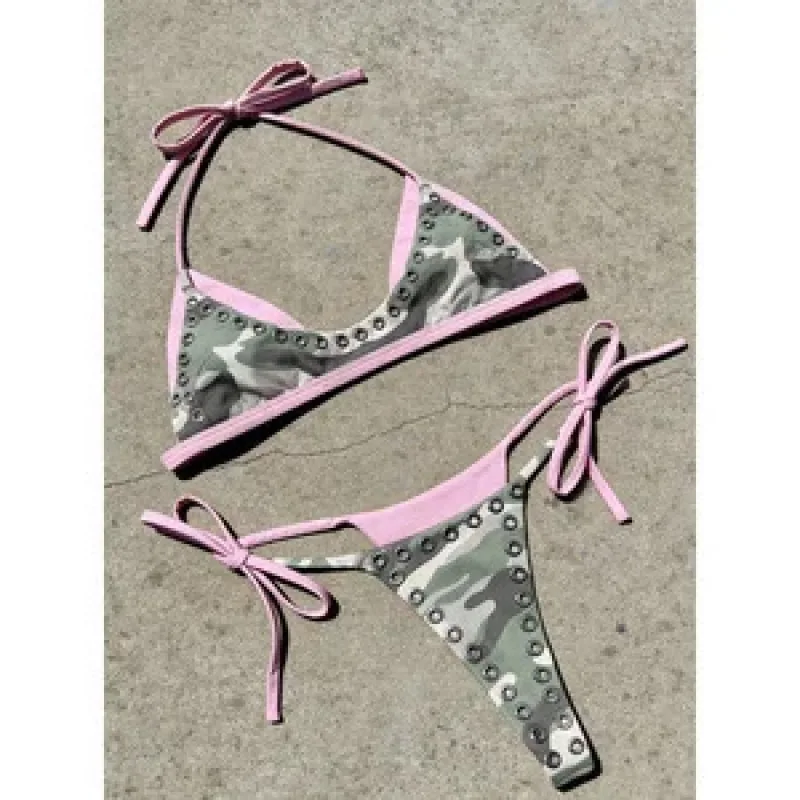 2026 Neuer Europäischer und Amerikanischer Stil Tarnmuster Nieten-Riemen Split-Bikini Sexy Neckholder Dreiteiliger Aufregender Mädchen-Bikini