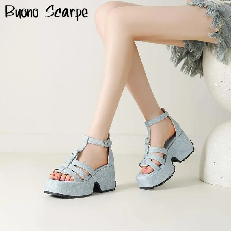 الرجعية روما نمط الدنيم المفتوحة تو سميكة وحيد منصة حذاء بكعب سميك النساء الصنادل حجم كبير مشبك حزام جديد الغربية حذاء كاجوال