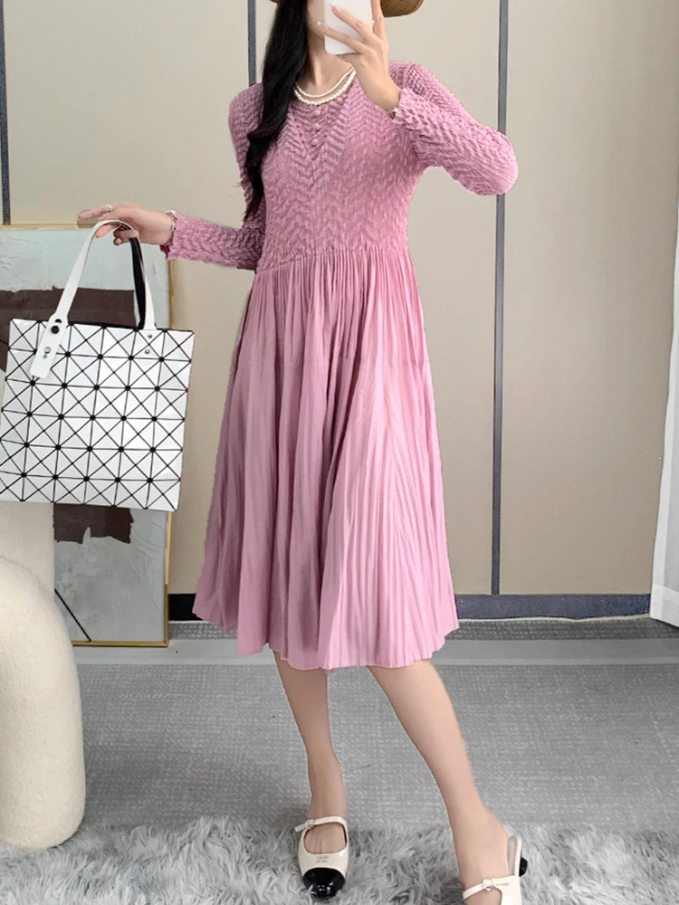 LANMREM Elegant Pleated Party Dress Women Round Neck Long Sleeves A-line Solid Color Dresses Fashion 2024 Autumn New 32C1658