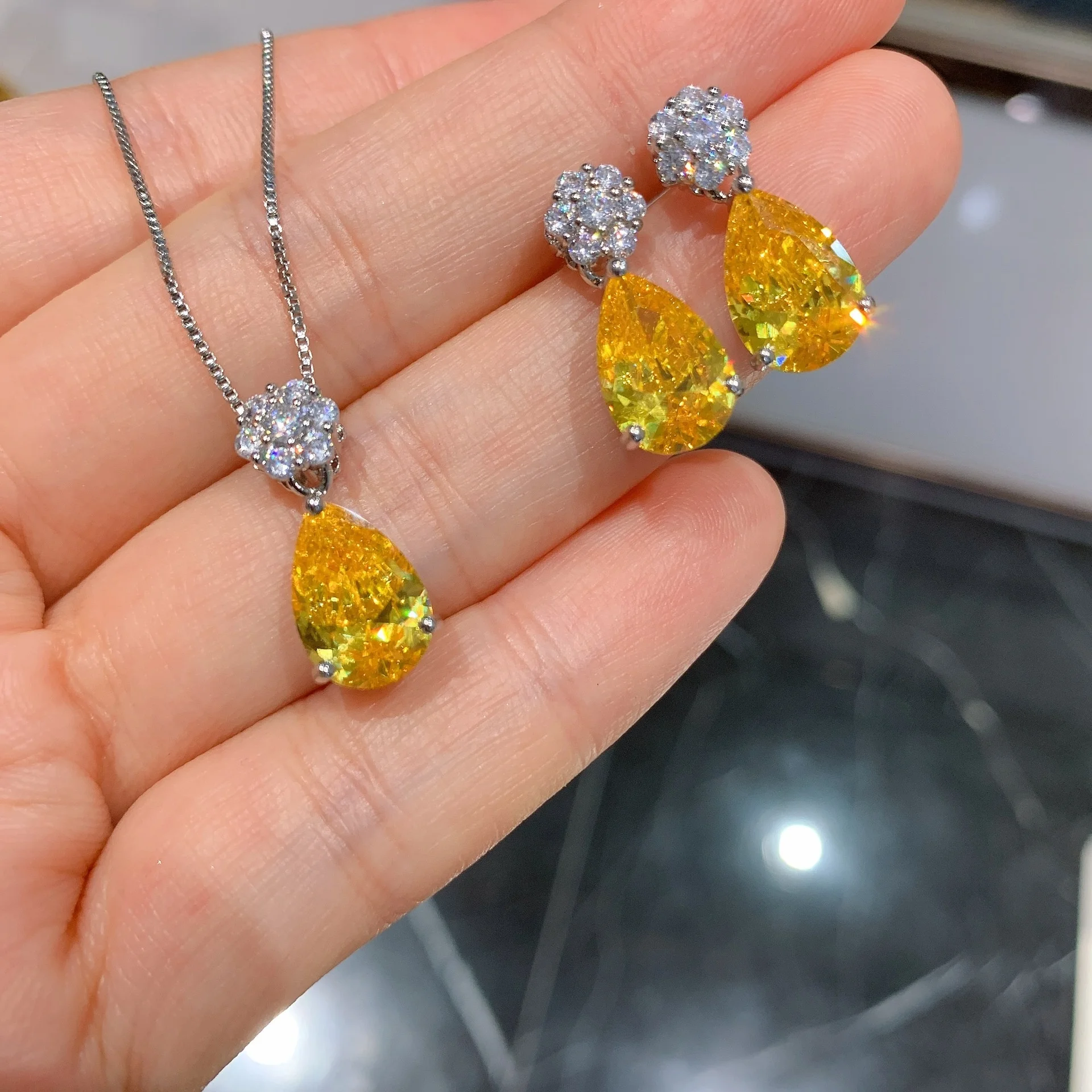 Luxury brand genuine real jewels Fashionable simulation Yellow Diamond Pendant Drop Shaped Earrings Jewelry Set high quality