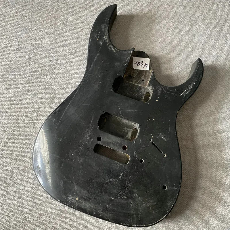 

EB974 Black Color Solid Wood 2 Pivots Tremolo Bridge ST Electric Guitar Body HH Pickups Paint Scratch& Damage Replace Parts ﻿