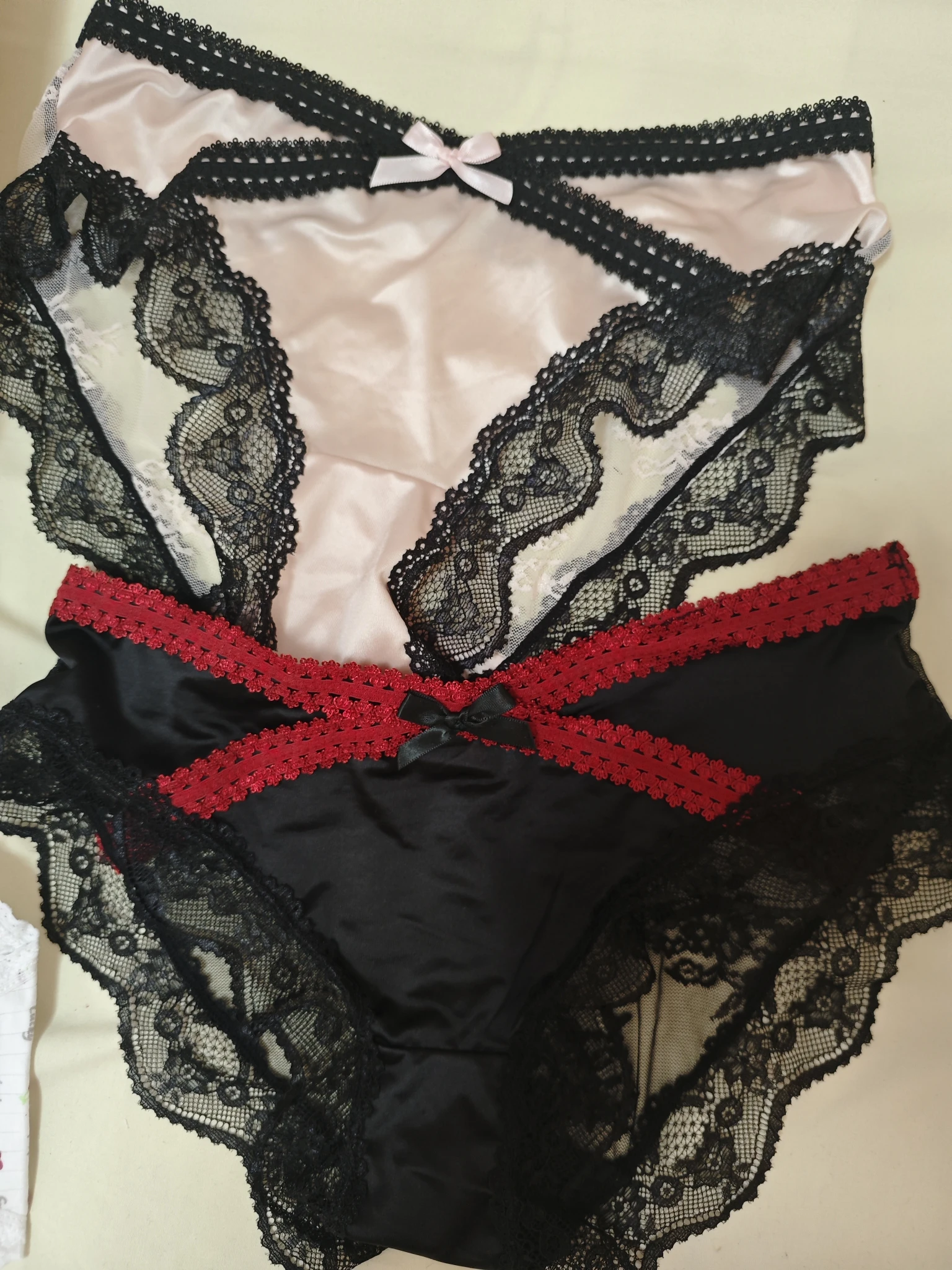 

Satin Panelled Lace Sexy Panties Female Thin Section Soft Underwear Cute Bow Girl Low Waist Triangle Pants