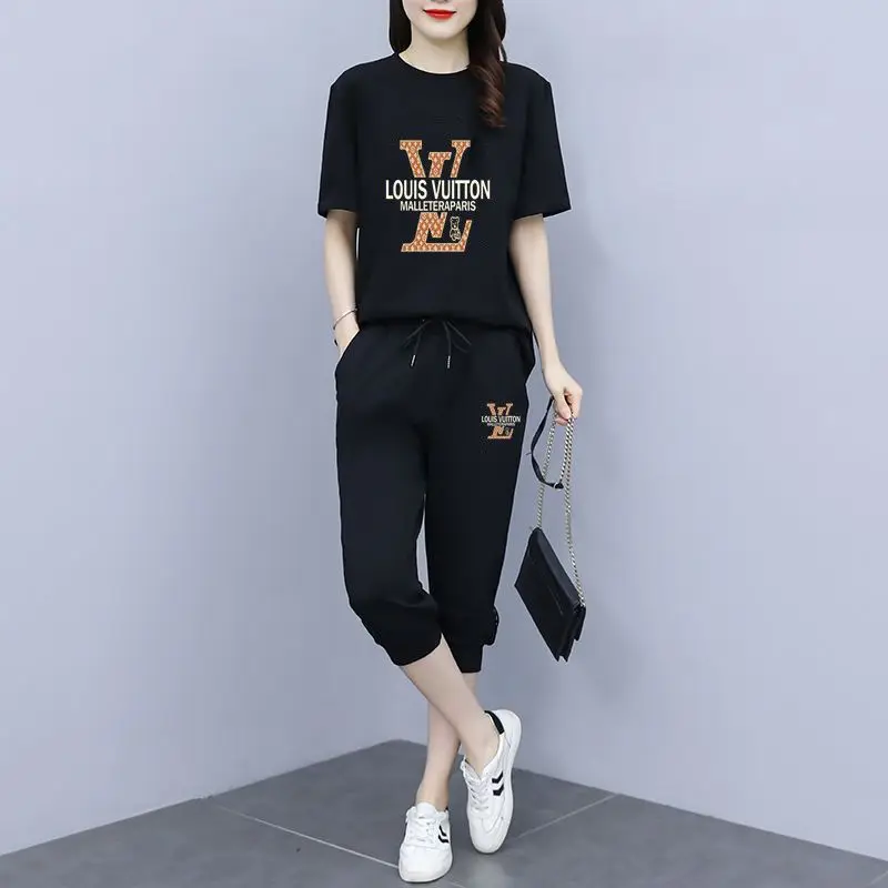 Set pakaian olahraga wanita, baju/set ramping kasual Korea Musim Panas 2024 celana crop longgar + set dua potong lengan pendek