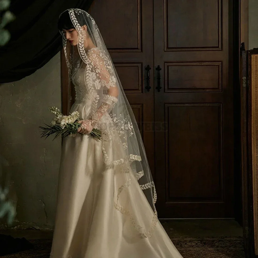Vintage One-Layer Bridal Veil with Lace Edge and Appliqued for Wedding Photography Customized image 6