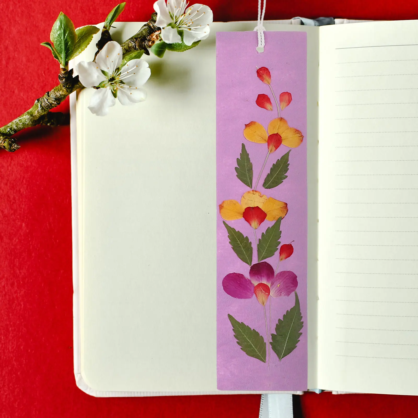 

4Pcs DriedFlowersBookmarks HighQualityPressedFlowerMaterials CreativePaperBookmarks StudentsTravelGifts StudyAccessories