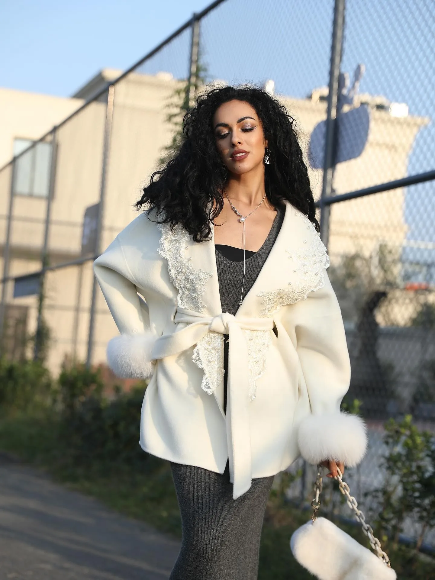 Manteau d'hiver en fausse fourrure pour femme, manteau en laine, grande taille, dentelle perlée, vêtements d'extérieur, pardessus, veste de poche, tenue chaude et épaisse personnalisée