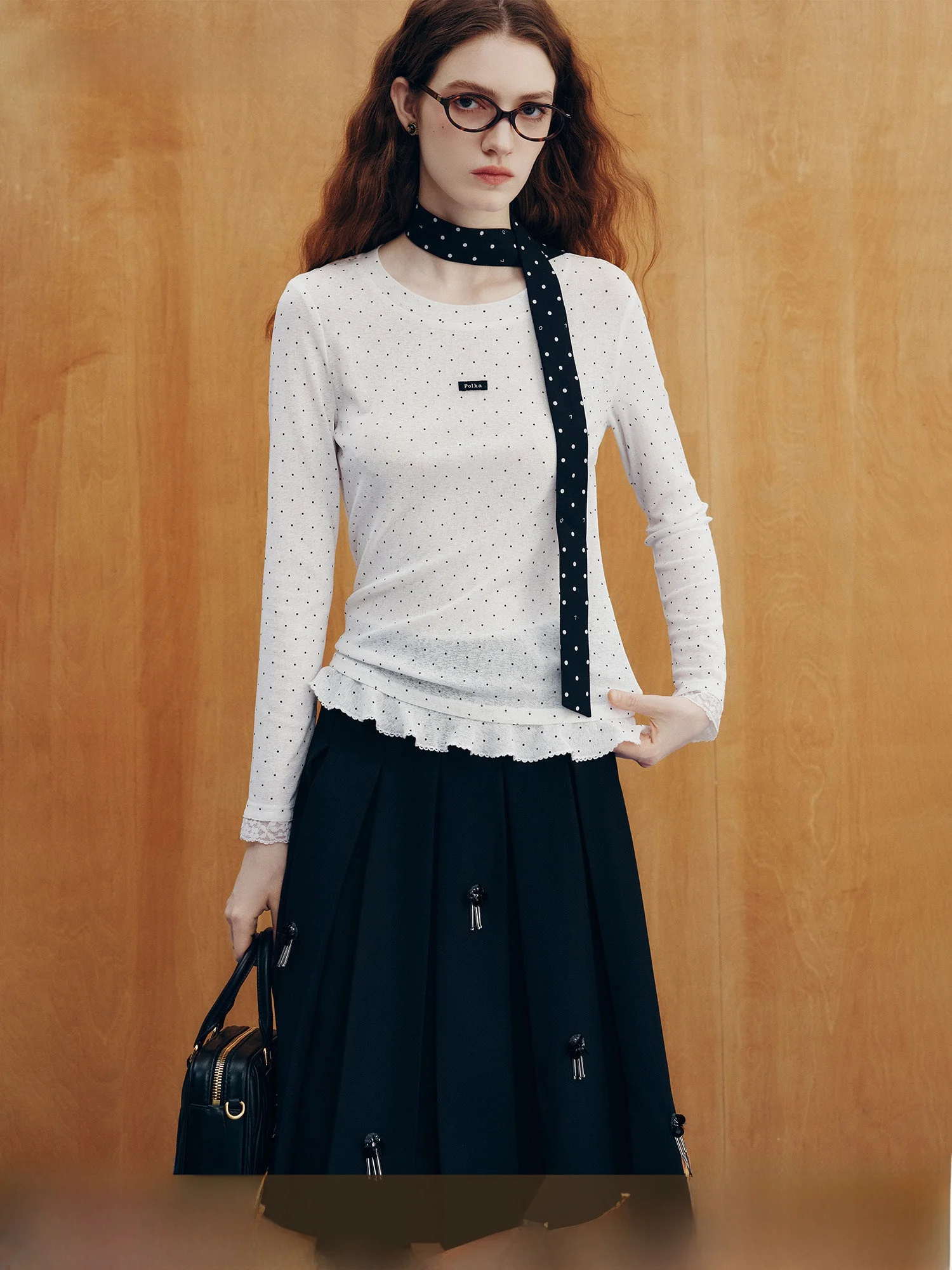 French Style Knitted White Polka Dot T-Shirt Women's Base Layer Top with Wood Grain Ruffle Fall New Arrival Ladies' Fashion