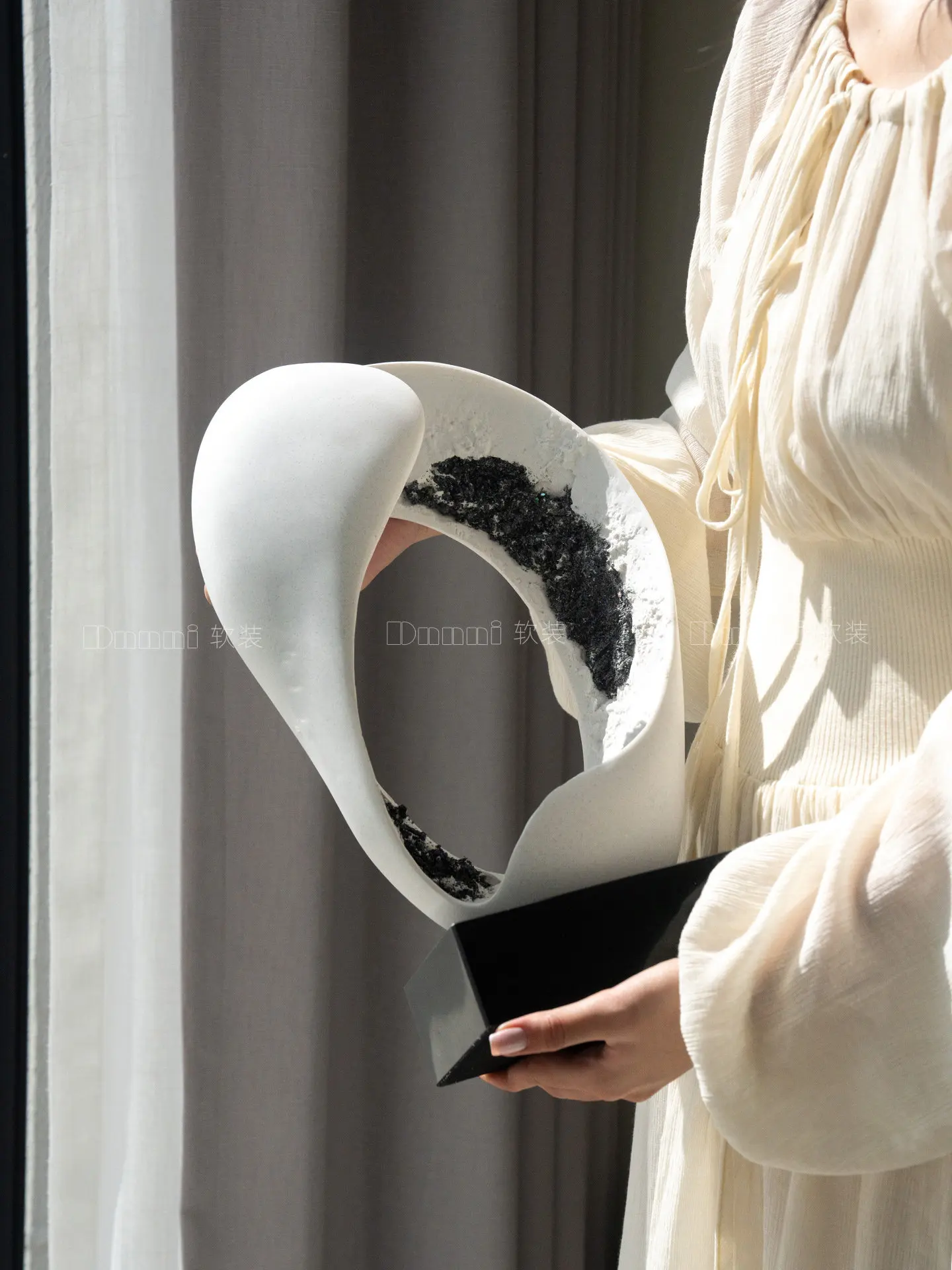 Simple Modern Sculpture Ornament Home Living Room Model Room Hotel Clubhouse Light Luxury Soft Decoration Gifts