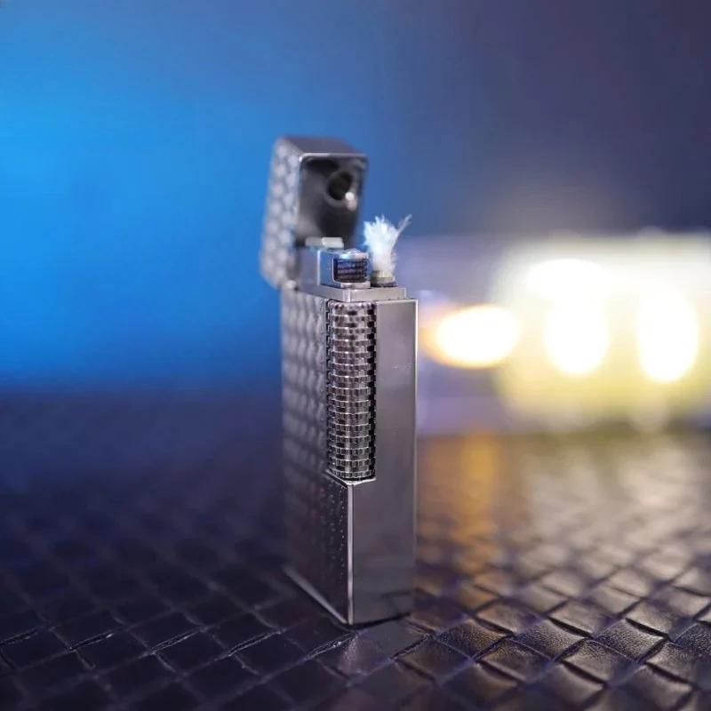 

Узкая машина калорий, маленькая масляная боковая латунная зажигалка с царапинами, надувная модная зажигалка [микро вкуса, чтобы захровать зазор]