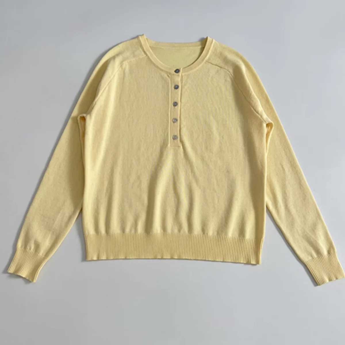 

Withered Minimalist Light Yellow Long-sleeved Sweater Round Neck Button Loose Knitwear Autumn T-shirt For Women Pullover Top