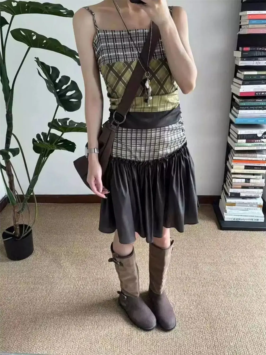 Sexy Tops Women American Style Ruffled Plaid Print Sleeveless Vest, Off Shoulder Slim Fitted Cropped Tank Tops Casual Streetwear