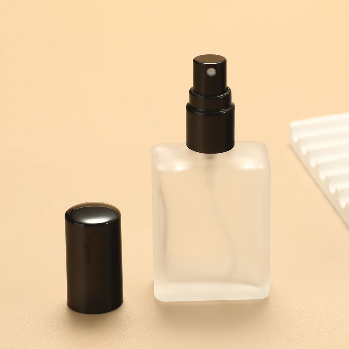 すりガラススプレーボトル空の詰め替え香水アトマイザー容器蓋付き旅行やギフト用、15ml