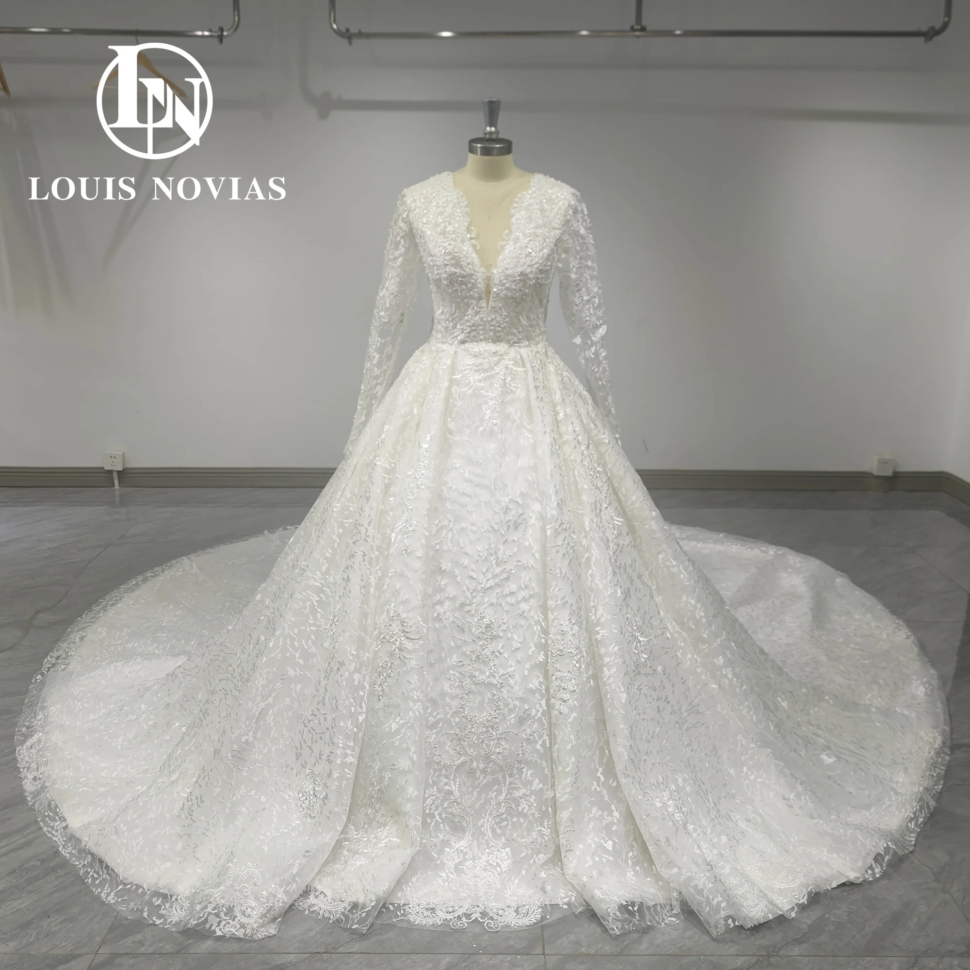 

LOUIS NOVIAS Long Sleeve Ball Gown Wedding Dress For Women V-Neck Beading Sequined 100% Real Photos Gorgeous Vestidos De Novia