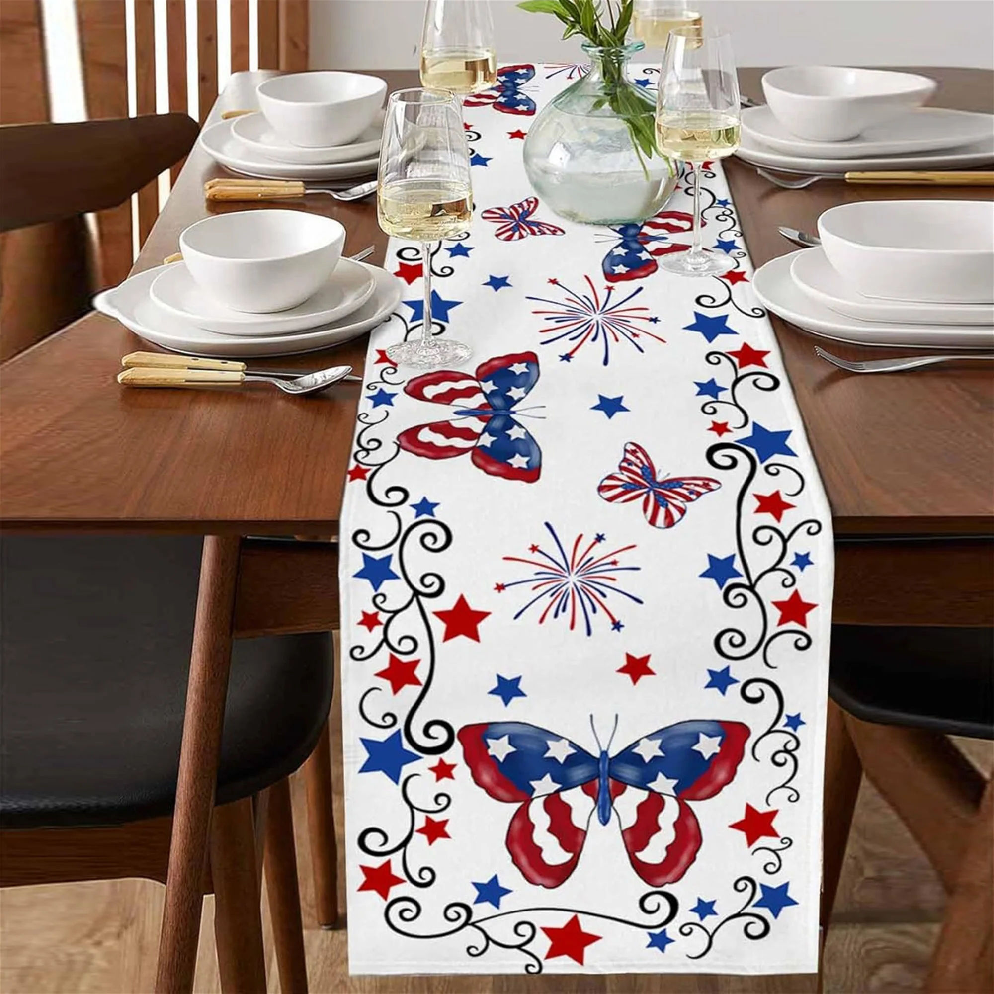 Chemin de table patriotique étoiles et rayures rouges blanches et bleues pour la célébration du jour de l'indépendance et la décoration de la maison