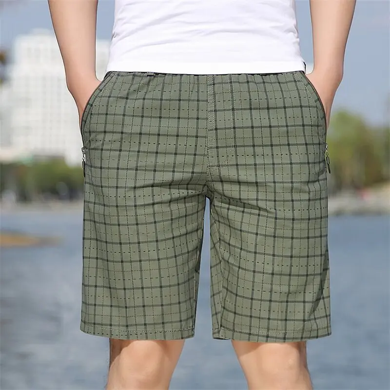 Stylish Plaid Printed Knee Pants Men\'s Clothing Basic Loose Beach Summer Zipper Pockets Summer Mid Waist Elastic Casual Shorts