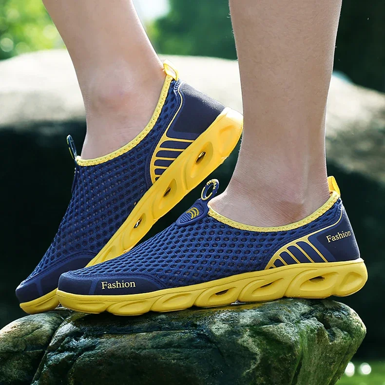 Men Sandals Quick-Drying Hiking Wading Shoes Outdoor Non-Slip Sneakers Breathable Men Aqua Shoes Summer Water Shoes Couple Flats