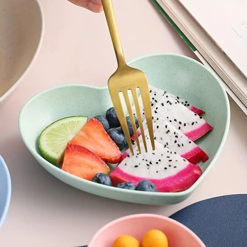 5pcs Love Plate Home Table Bone Spitting Plate Snack Plate Dessert Plate Reusable Plastic Plate