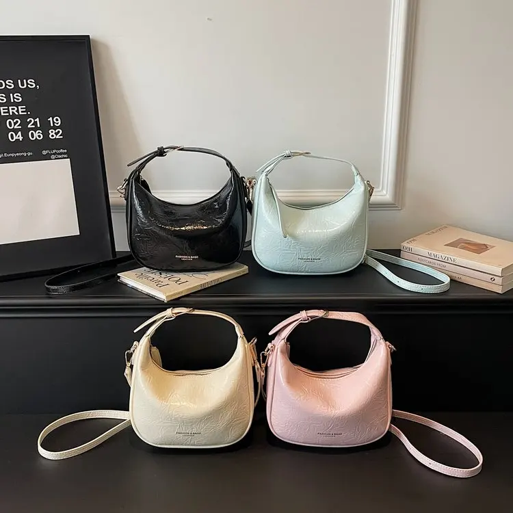 

Women's Minimalist Diaper Bag Elegant Crossbody Handbag Luxury Vintage Tote Designer Leather For A Trendy Fashion Look